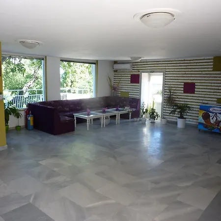 Hotel Zarya 2*